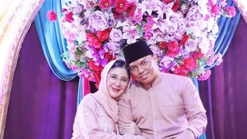 UUT PERMATASARI HAMIL DI USIA 40 TAHUN