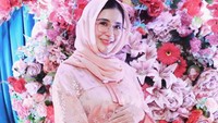 <p>Penyanyi dangdut Uut Permatasari baru saja menggelar acara tasyakuran kehamilan keduanya, Bunda. Usia kandungan Uut sudah masuk 7 bulan nih. (Foto: Instagram @uutpermatasari)</p>