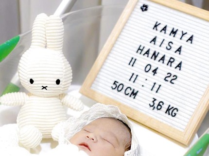 5 Potret Baby Kamya, Anak Kedua Fitri Tropica yang Punya Nama Cantik dan Unik