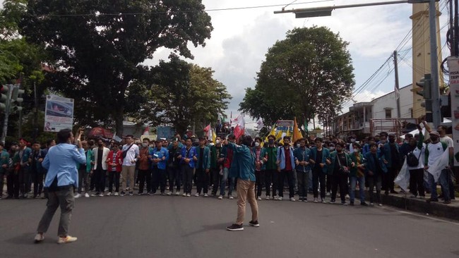 Mahasiswa Lampung bertekad menggelar aksi demonstrasi yang lebih besar jika dalam 3 hari pemerintah tak memenuhi tuntutan hari ini.
