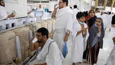 Adab dan Doa Minum Air Zamzam