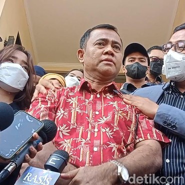 Frans - Nathalie Holscher Kian Dekat, Haji Faisal: Utamakan yang Single