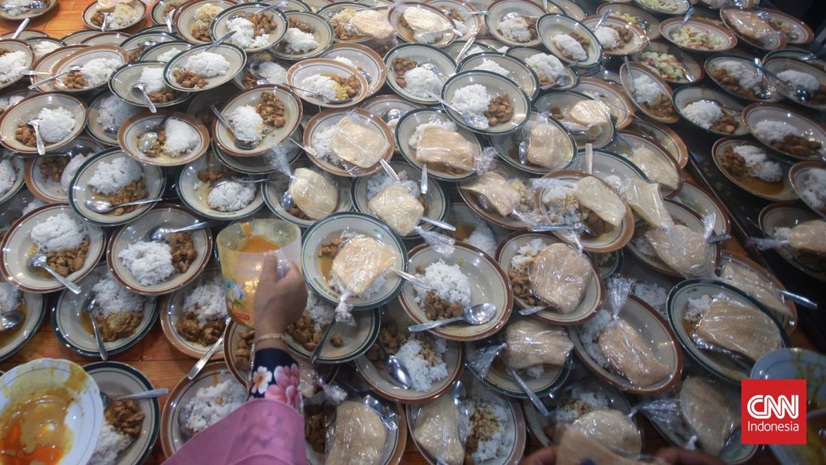 FOTO: Berburu Panganan di Kampung Ramadan Jogokariyan