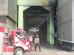 Kebakaran Melanda Pabrik di Jekulo Kudus Siang Ini
