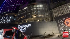 Api Masih Berkobar di Bagian Dalam Tunjungan Plaza 5 Surabaya