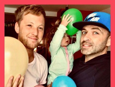 10 Potret Mark Westlife Bersama Anak dan Pasangan Gay