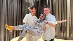 6 Potret Penampilan Maudy Koesnaedi Saat Buka Bareng Keluarga Jadi Sorotan