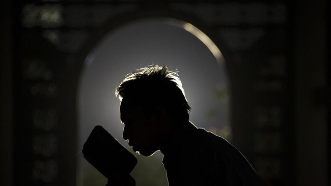 Istidraj adalah ujian yang menakutkan karena yang bersangkutan tidak merasa tengah diuji oleh Allah di dunia. Berikut arti istidraj dan ciri-cirinya.