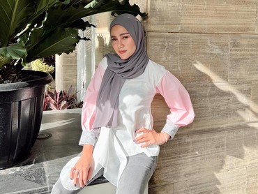 Beredar Pose Seksi tanpa Hijab, Close Friend Olla Ramlan Bocor?