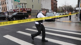 FOTO: Horor Perburuan Pelaku Penembakan di Kereta New York