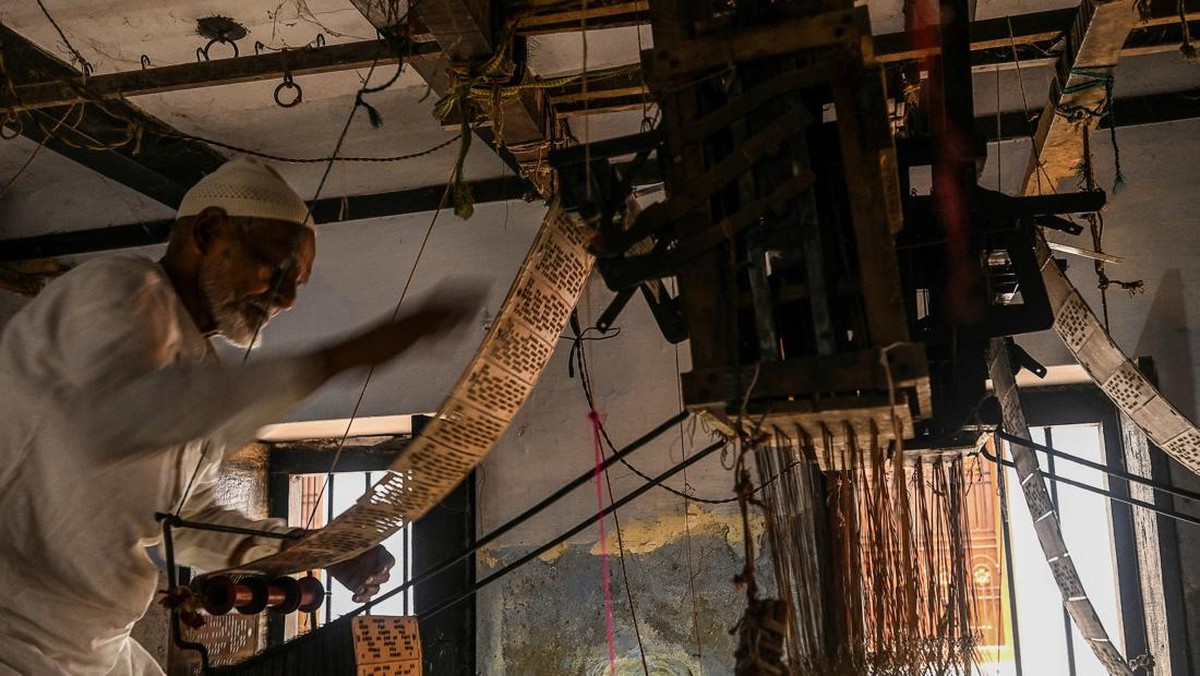 FOTO: Menjaga Tradisi Tenun Sari India Tetap Hidup