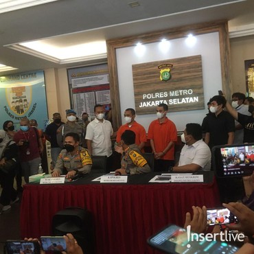 Terancam 5 Tahun Bui, 7 Potret Putra Siregar & Rico Pakai Baju Tahanan
