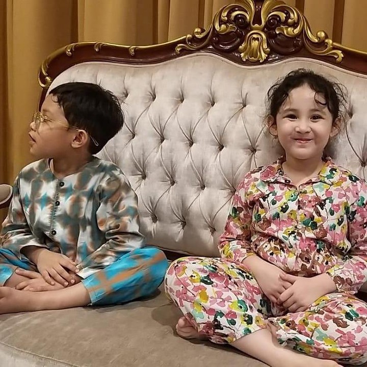<p>Dengan wajah yang terlihat mirip satu sama lain, tak sedikit dari netizen yang menyebut Lakeisha merupakan potret masa kecil Arumi. (Foto: dok. Instagram @arumibachsin_94)<br /><br /><br /></p>