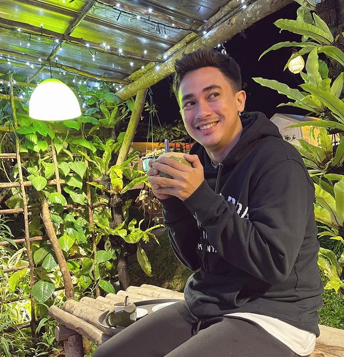 Rico Valentino sosok artis yang ditangkap bersama Putra Siregar