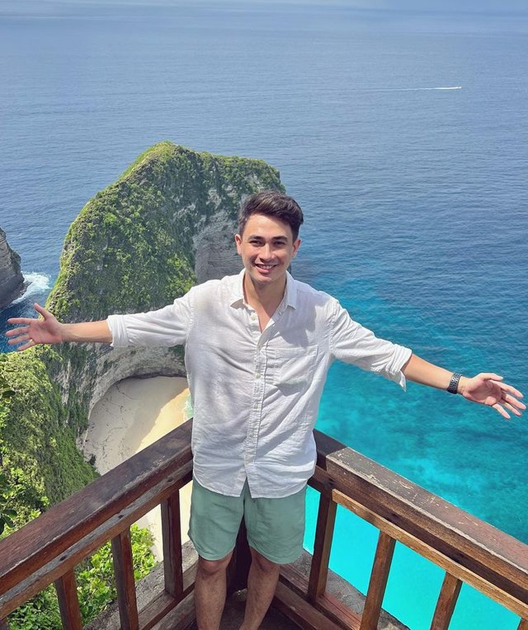 Rico Valentino sosok artis yang ditangkap bersama Putra Siregar