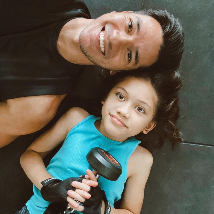 <p>Bagaimana tidak, paras Sarah sendiri memang dominan menyerupai sang ayah. Andrew juga sering mengunggah foto menghabiskan waktu dengan berbagai kegiatan dengan Sarah. (Foto: Instagram @andrew.white.)<br /><br /><br /></p>
