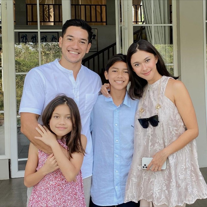 <p>Pasangan Nana Mirdad dan Andrew White dikaruniai dua orang anak, Bunda. Mereka adalah Jason Deandra White dan Sarah Deana White. (Foto: Instagram @andrew.white.)<br /><br /><br /></p>