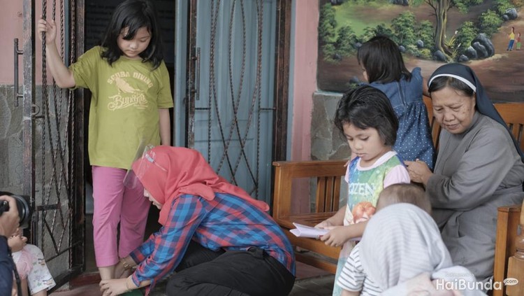 Sedekah sepatu Yuspita Palupi Sedekah sepatu Yuspita Palupi