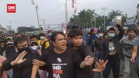 VIDEO: Ade Armando Datang ke DPR Untuk Menolak Presiden 3 Periode