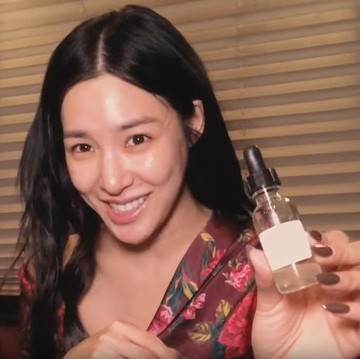 img-title Jangan Skip Rutinitas Skincare Malam Ini Kalau Ingin Punya Kulit Glowing dan Kenyal di Pagi Hari!
