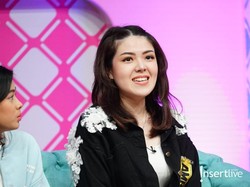 Gencar Disebut Oplas, Tina Toon Jelaskan Penyebab Wajahnya Lebih Tirus