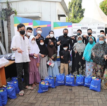 TRANS7 Peduli Beri Bantuan Dhuafa dan Anak Yatim