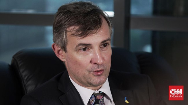 Duta Besar Ukraina, Vasyl Hamianin, meminta pemerintah dan masyarakat menerima warga Ukraina yang datang ke Indonesia karena lari dari peperangan.
