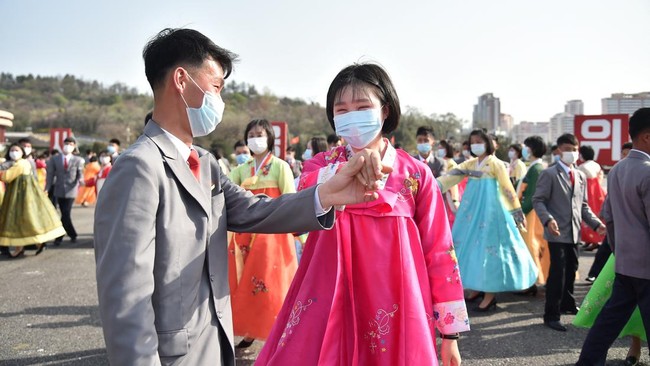 Korea Utara mulai melakukan razia kepada warganya yang menggunakan pakaian dan potongan rambut bergaya kapitalis.