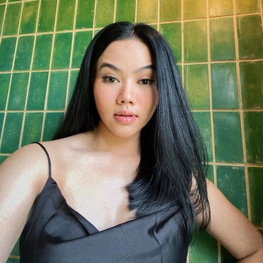 Lirik Lagu Lihatlah Lebih Dekat - Yura Yunita