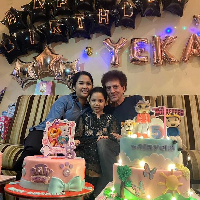 Ahmad Albar dan Istri