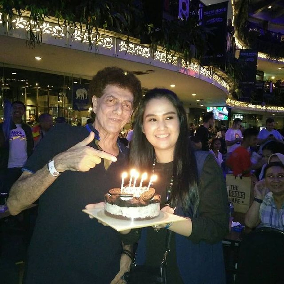 Ahmad Albar dan Istri