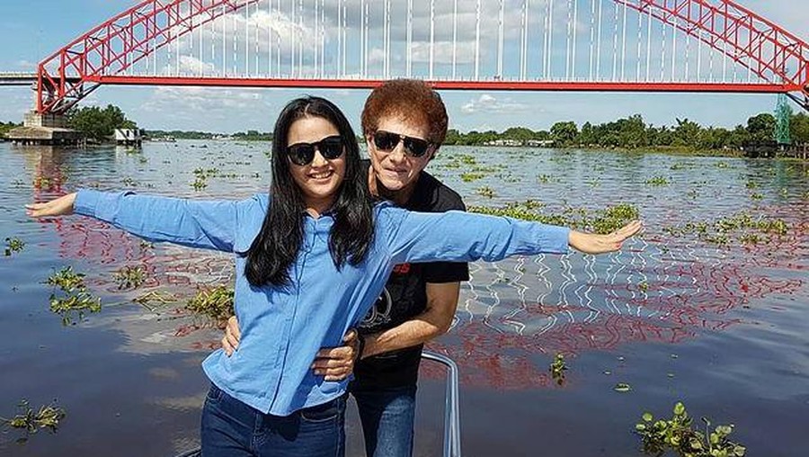 Ahmad Albar dan Istri