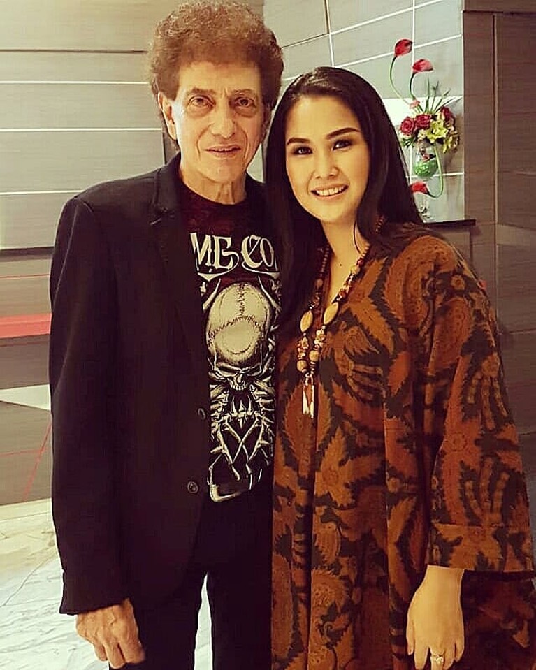 Ahmad Albar dan Istri Ahmad Albar dan Istri