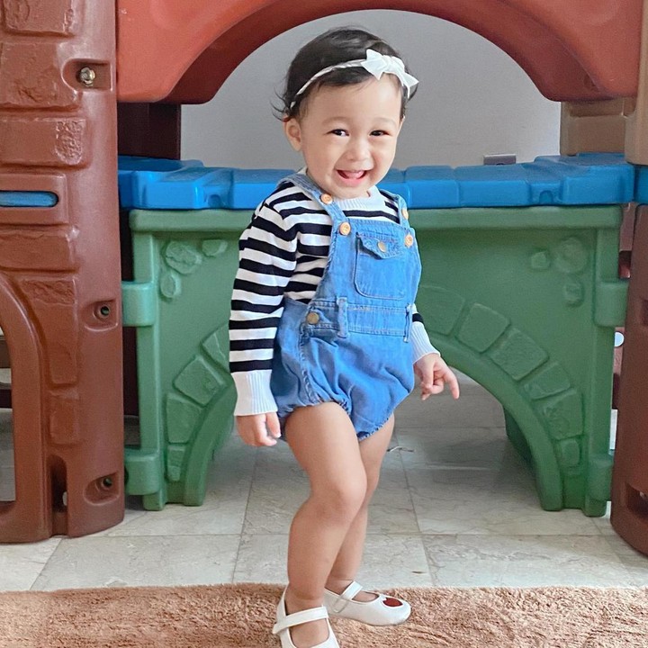 <p>Melalui postingan di Instagram, Dian kerap bagikan potret lucu Baby Rumi. (Foto: Instagram @dianpelangi)<br /><br /><br /></p>