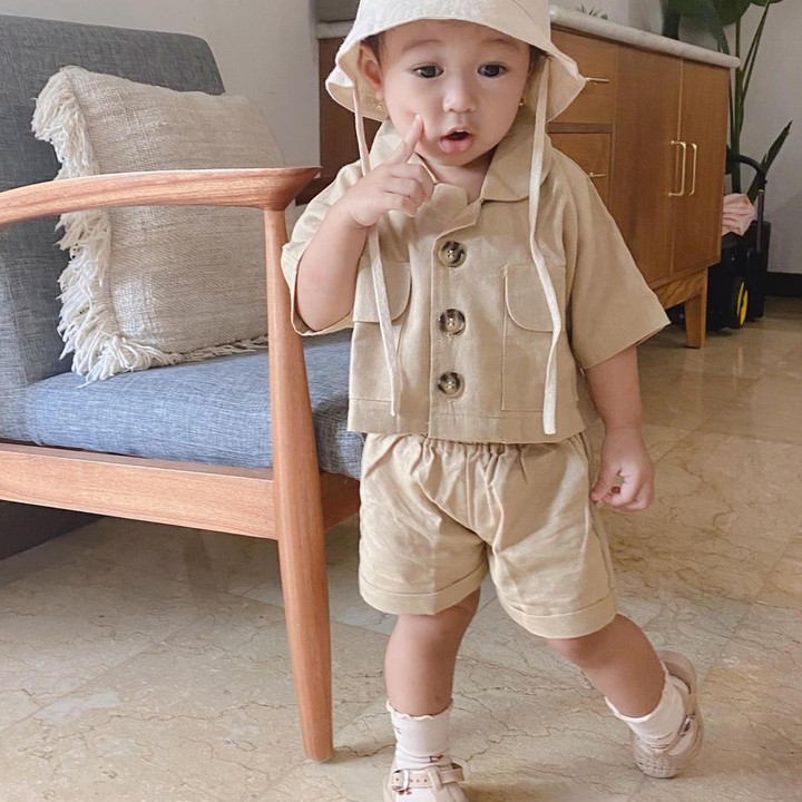 <p>Dalam unggahan tersebut, Baby Rumi selalu terlihat menggemaskan. Ditambahkan lagi, pakaian yang dikenakan selalu menarik perhatian publik. (Foto: Instagram @dianpelangi)<br /><br /><br /></p>