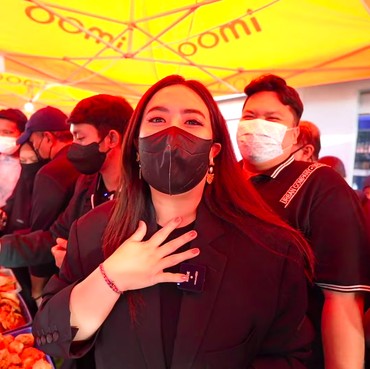 Anut Agama Hindu, Maharani Kemala Asyik Borong Takjil di Bali