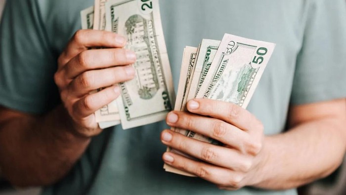 Dikenal Pelit, Sebaiknya Kamu Nggak Mengharapkan THR dari 4 Zodiak Ini, Ups!