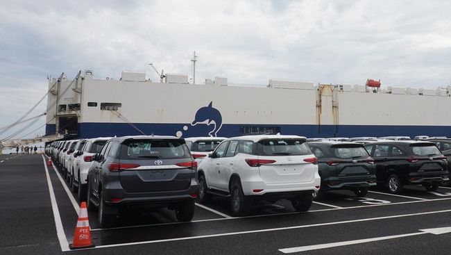 Rekor Baru, Toyota Klaim Ekspor Nyaris 300 Ribu Mobil CBU Buatan RI Sepanjang 2022 grup Toyota mengekspor mobil CBU nyaris 297 ribu unit ke lebih dari 80 negara, ini naik 58 persen dari 2021.