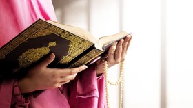 Tangis di Balik Perjuangan Melanggamkan Ayat Suci Al-Qur'an