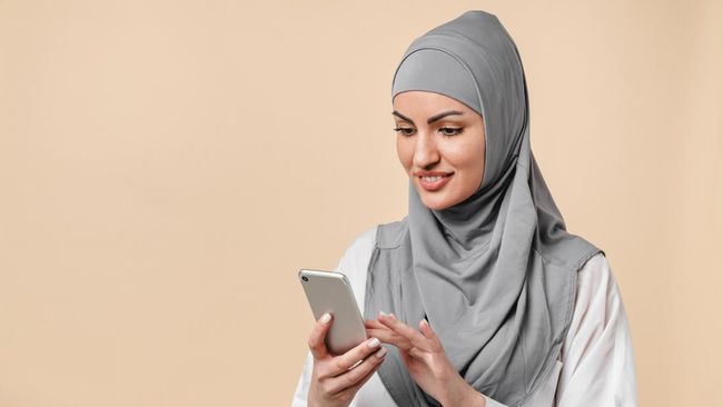Islam menganjurkan berhubungan sosial dengan orang-orang yang ada di sekitar, termasuk kalau ingin mendapatkan jodoh. Bagaimana kalau lewat aplikasi kencan?