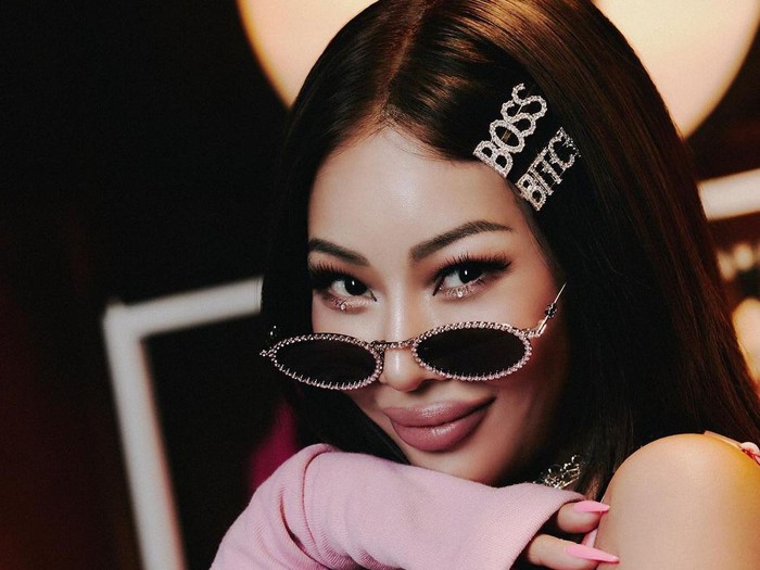 Solois JESSI yang juga melangsungkan comeback di bulan April