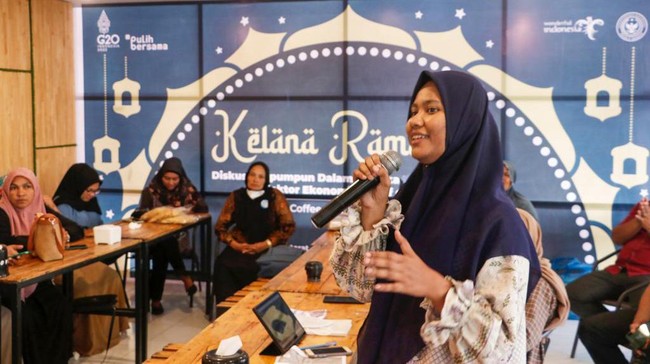 Menparekraf Sandiaga Uno mendorong para pelaku UKM di bidang ekonomi kreatif (ekraf) menjadi ujung tombak sosialisasi program Kata Kreatif Indonesia.