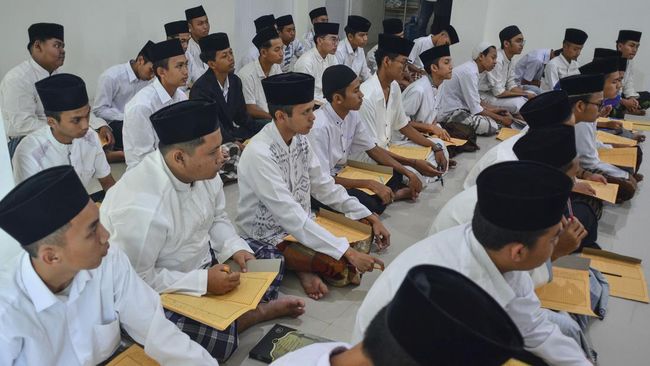 Indonesia memiliki sejarah Hari Santri Nasional yang cukup panjang sebelum menetapkan peringatannya setiap 22 Oktober. Simak ulasannya.