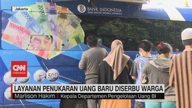 VIDEO: Layanan Penukaran Uang Baru Diserbu Warga