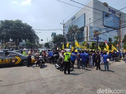 Mahasiswa Malang Demo Lagi, Simpang Rajabali Macet Gegara Long March