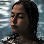 Tidak Hanya Baik untuk Fisik, Berenang Juga Bagus Bagi Kesehatan Mental lho, Beauties!