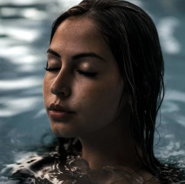 img-title Tidak Hanya Baik untuk Fisik, Berenang Juga Bagus Bagi Kesehatan Mental lho, Beauties!
