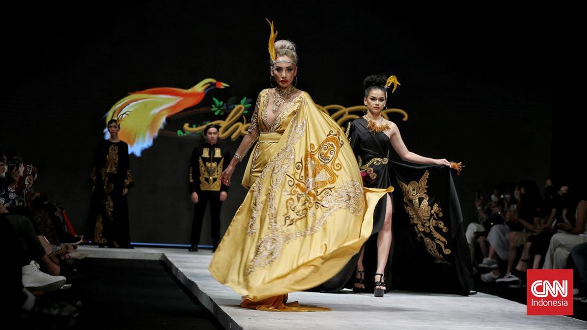 FOTO: Pesona Busana Budaya Nusantara di Perhelatan IFW 2022