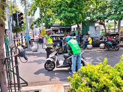 Puluhan Pengendara Terobos Teteg Malioboro Tanpa Tuntun Motor Ditilang!