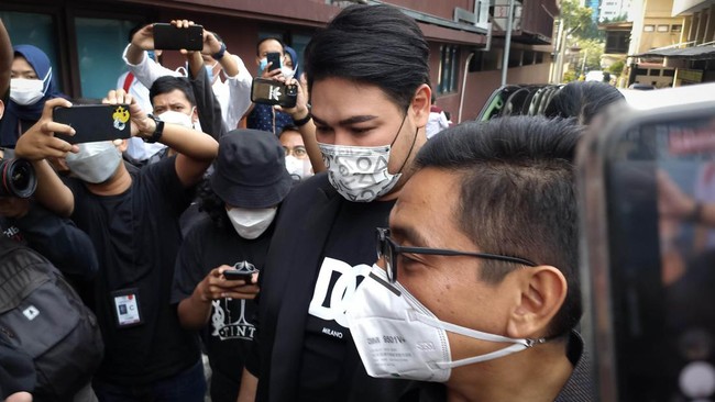 Ivan Gunawan alias Igun memenuhi panggilan Bareskrim Polri terkait kasus dugaan penipuan investasi robot trading DNA Pro.